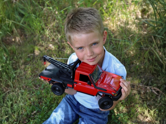 RC auto Land Cruiser Toyota s navijákem